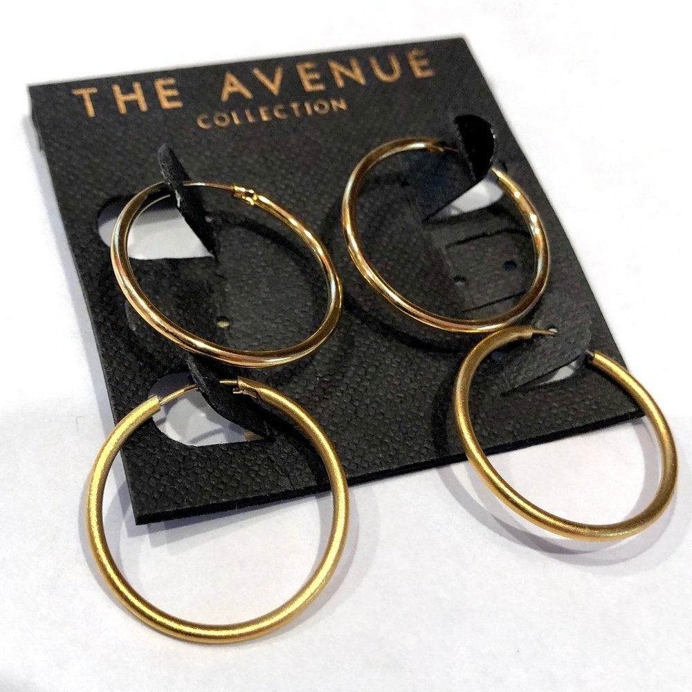 THE AVENUE COLLECTION 7/8" Gold Tone Hoop Hoops Earrings Set of 2 NEW!